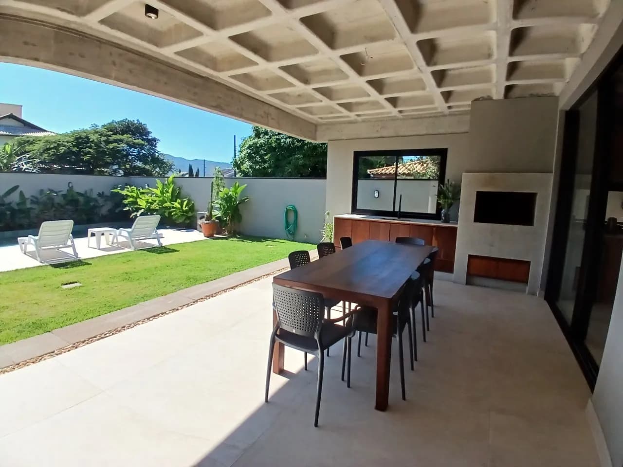 Casa para venda com 4 dormitórios em Açores com 310 m² — foto 2