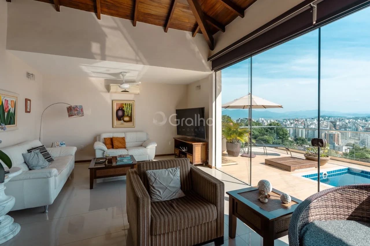 Casa para venda com 4 dormitórios em Centro com 370 m² — foto 2