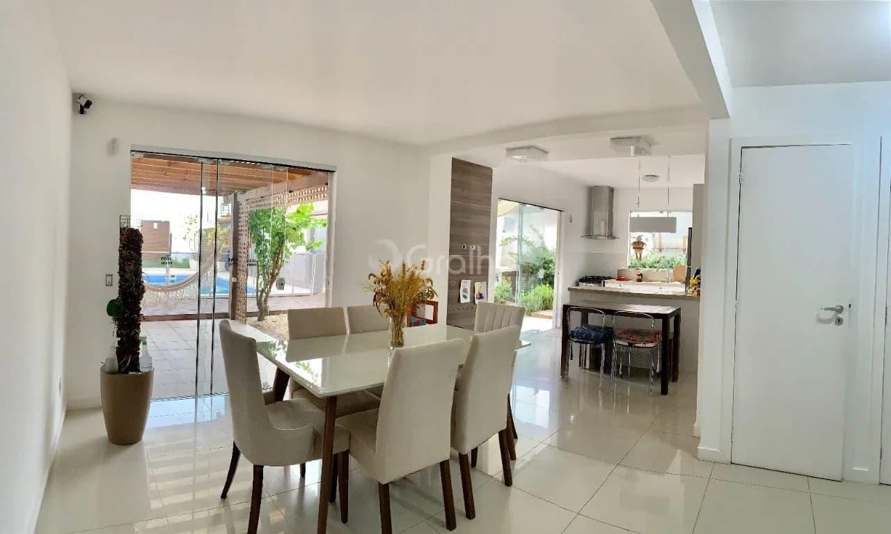 Casa para venda com 4 dormitórios em Estreito com 233 m² — foto principal