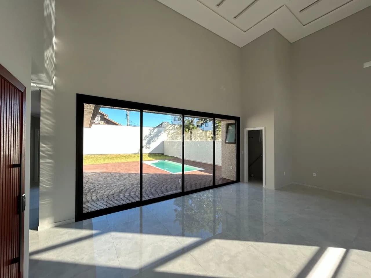 Casa para venda com 3 dormitórios em Ingleses Do Rio Vermelho com 291 m² — foto principal