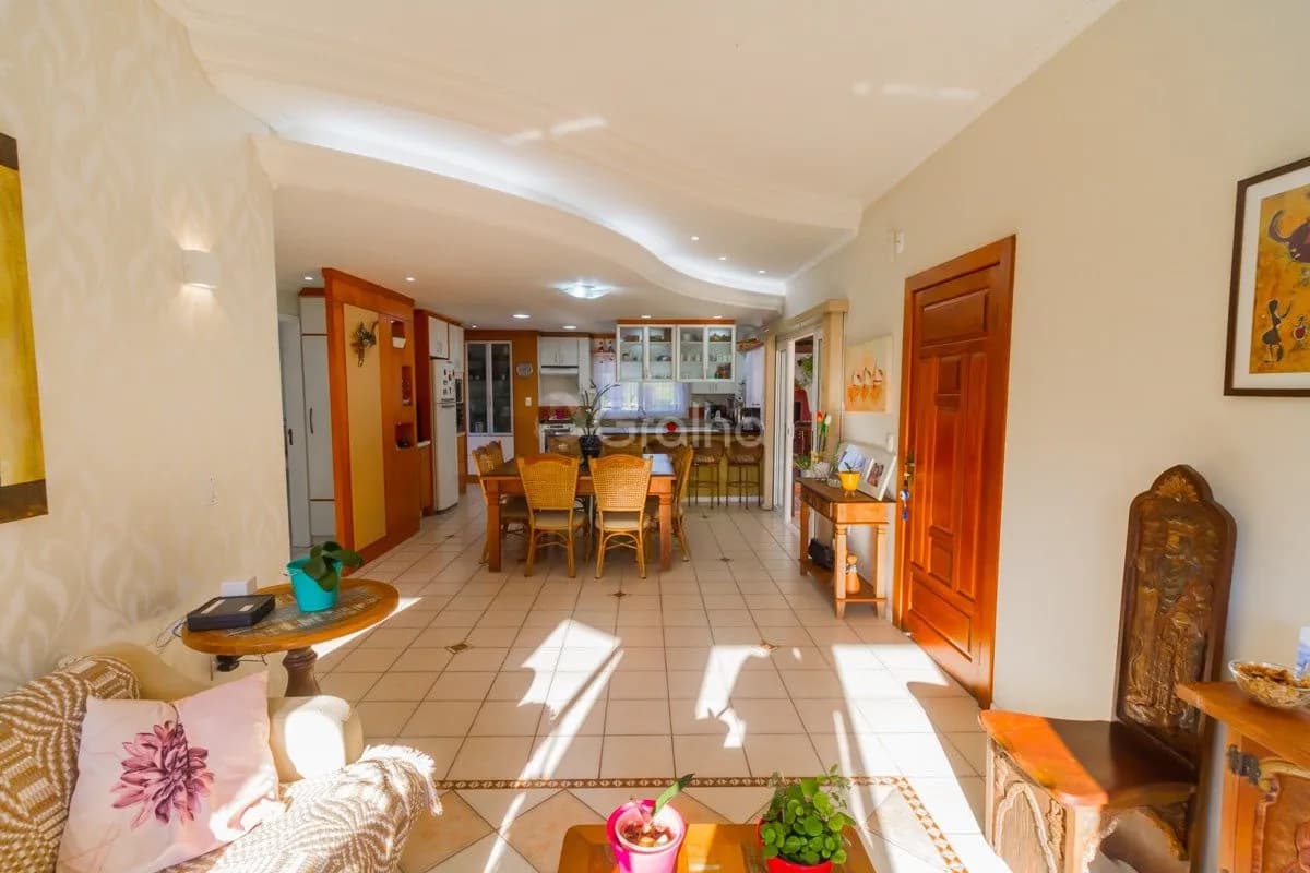 Casa para venda com 4 dormitórios em Sambaqui com 278 m² — foto 2