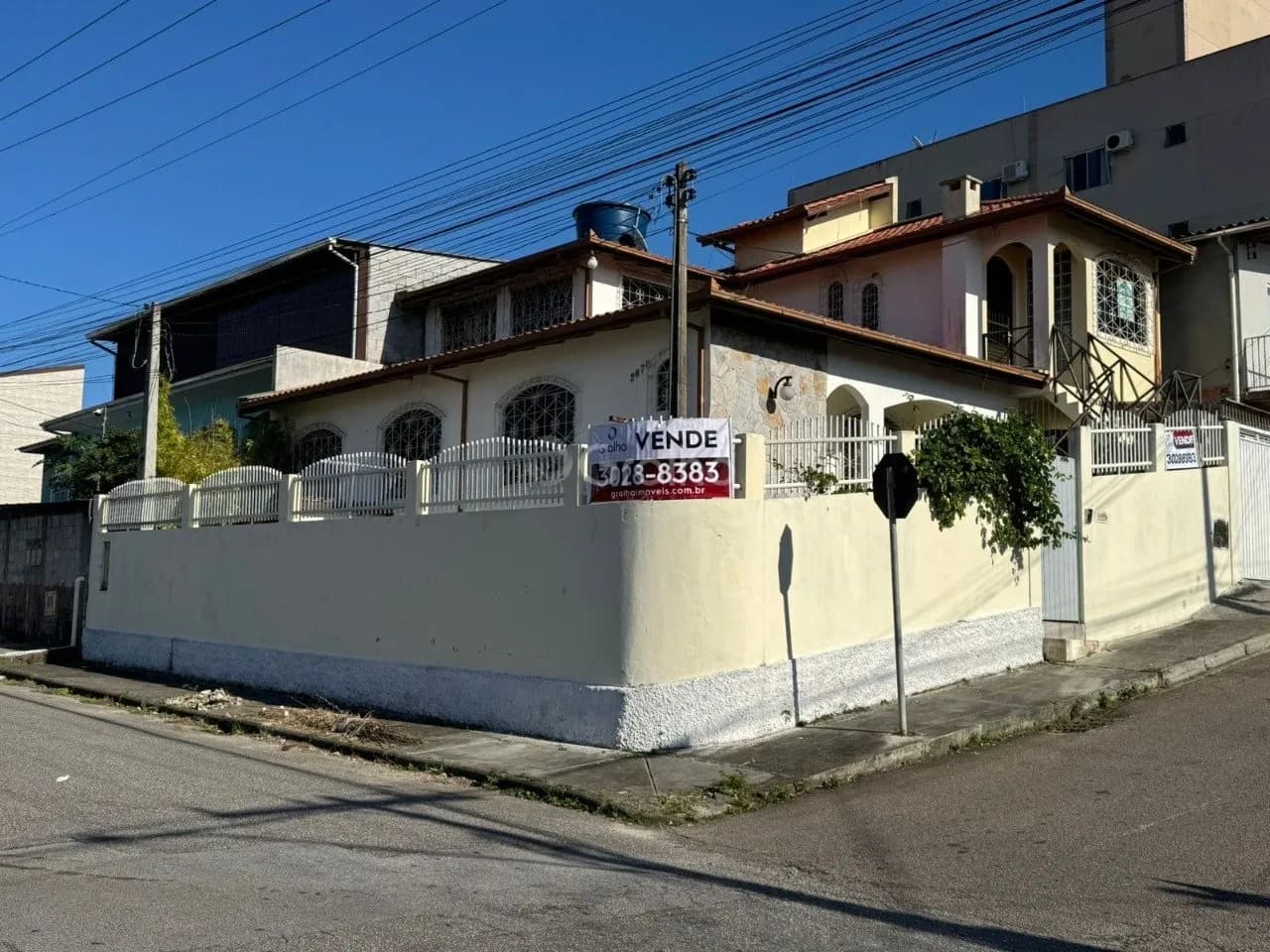 Casa para venda com 4 dormitórios em Real Parque com 174 m²