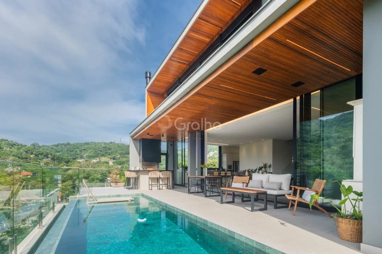 Casa para venda com 4 dormitórios em Itacorubi com 457 m²