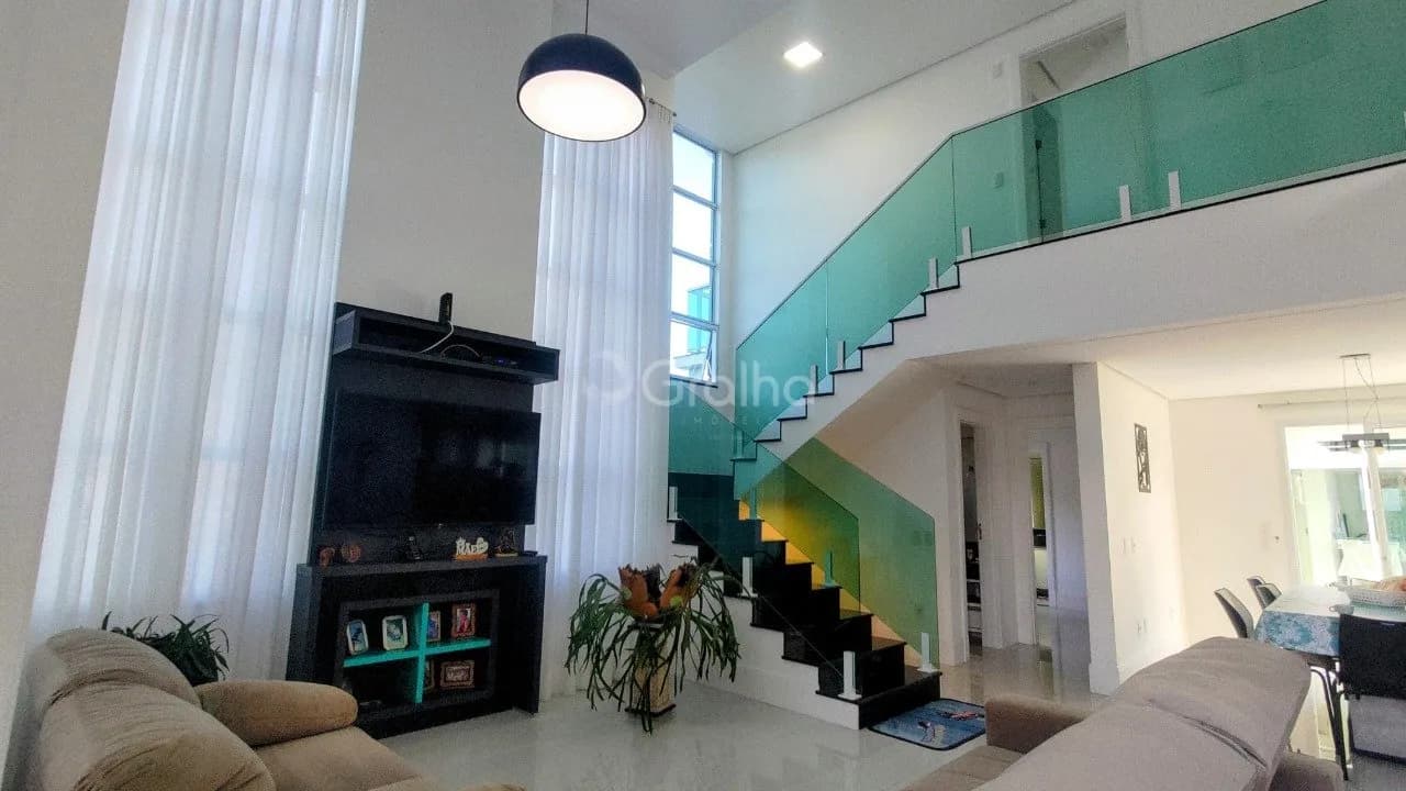 Casa para venda com 4 dormitórios em Barra Da Lagoa com 245 m² — foto principal