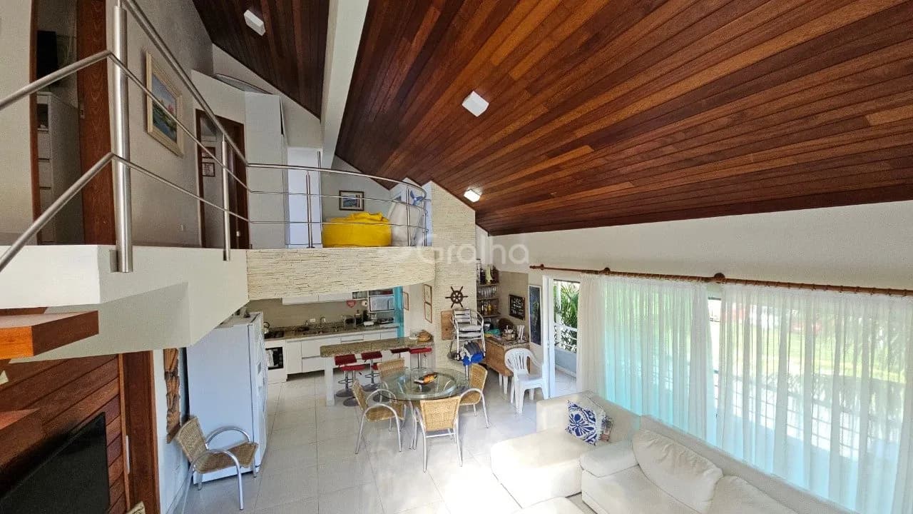 Casa para venda com 11 dormitórios em Canasvieiras com 433 m² — foto principal