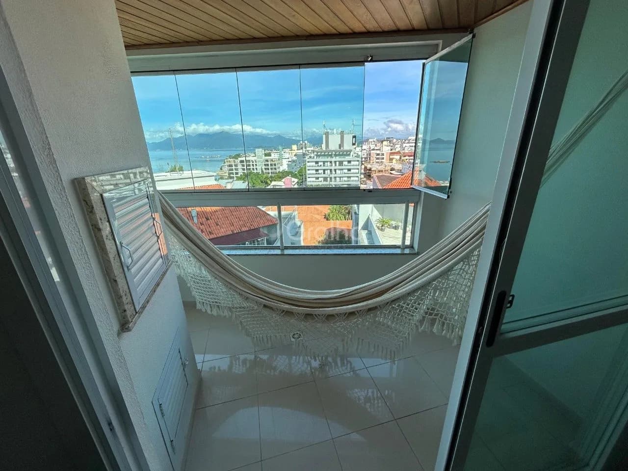 Apartamento para venda com 3 dormitórios em Coqueiros com 119 m² — foto 3