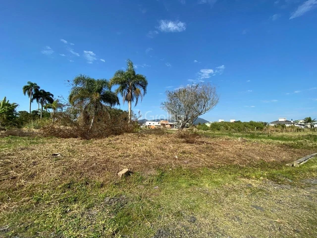 Terreno para venda em Carianos com 360 m² — foto principal
