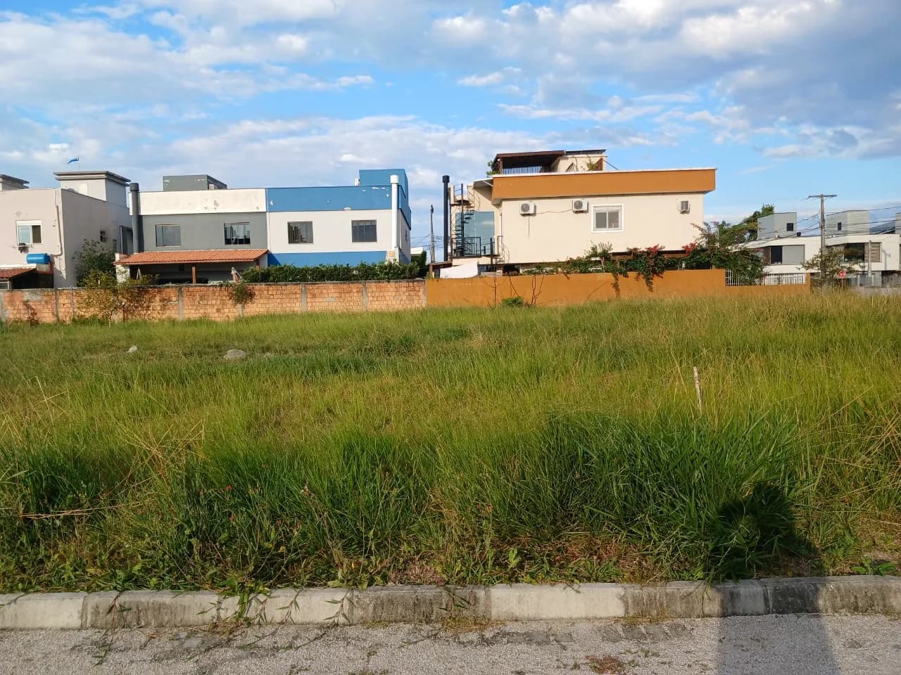 Terreno para venda em Ribeirão da Ilha com 442 m² — foto principal