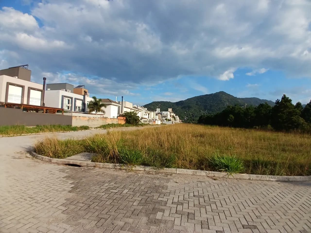 Terreno para venda em Ribeirão da Ilha com 865 m²