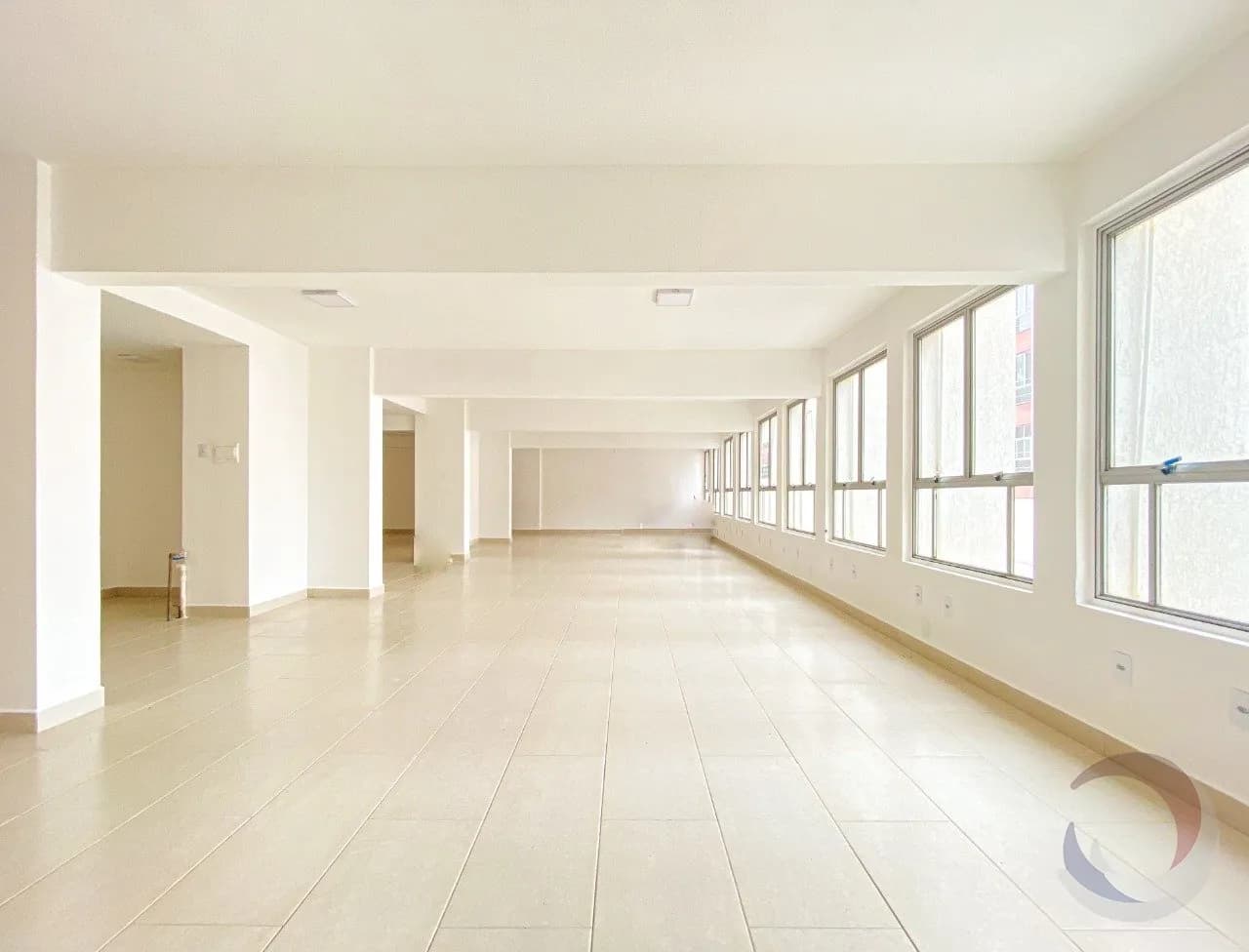 Sala comercial para venda em Centro com 202 m² — foto principal