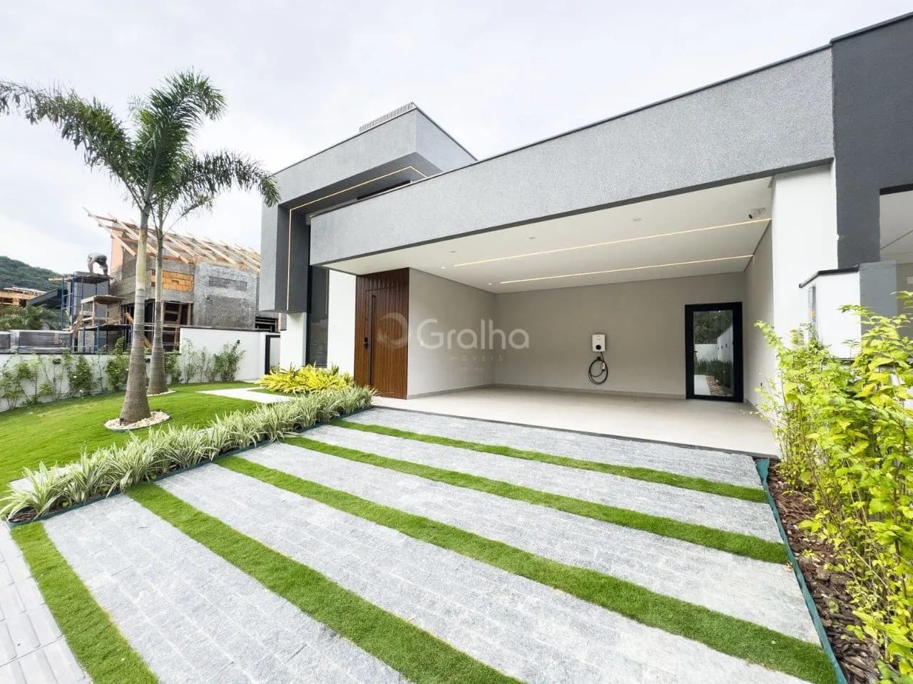 Casa para venda com 3 dormitórios em Forquilhas com 169 m² — foto principal