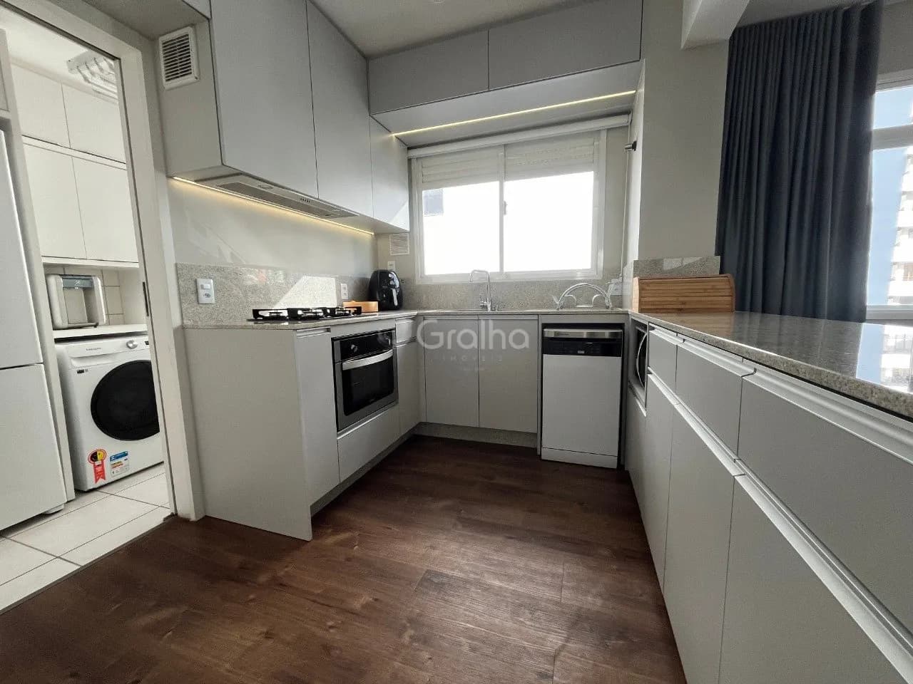 Apartamento para venda com 2 dormitórios em Centro com 64 m² — foto 2