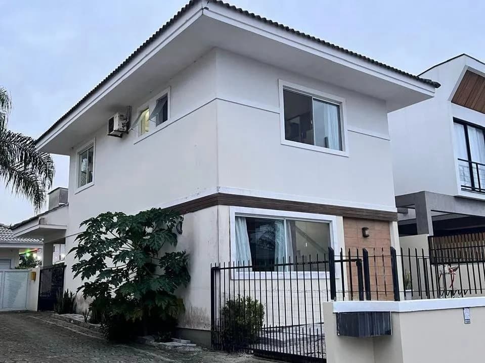 Casa para venda com 3 dormitórios em Campeche com 120 m² — foto principal