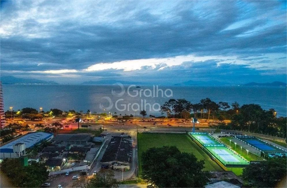 Cobertura para venda com 3 dormitórios em Agronômica com 207 m²