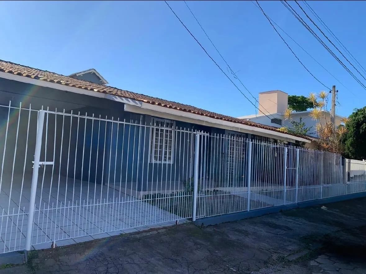Casa para venda com 4 dormitórios em Santa Mônica com 191 m² — foto principal