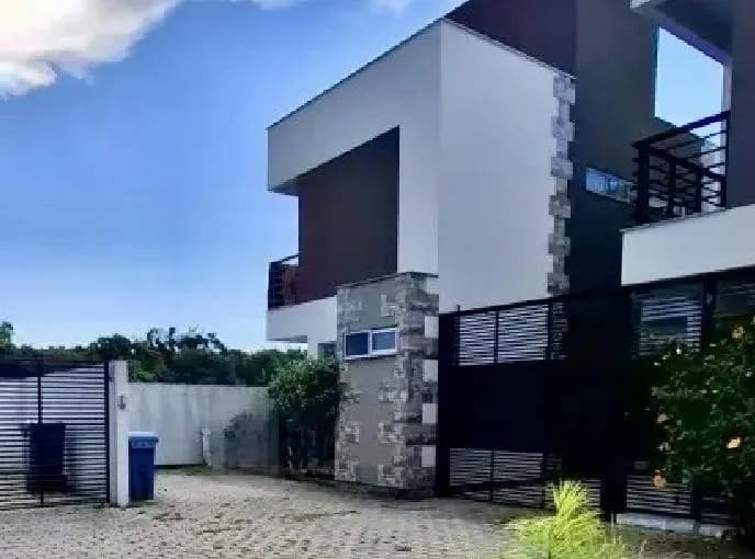 Casa de condomínio para venda com 3 dormitórios em Ribeirão da Ilha com 105 m² — foto principal