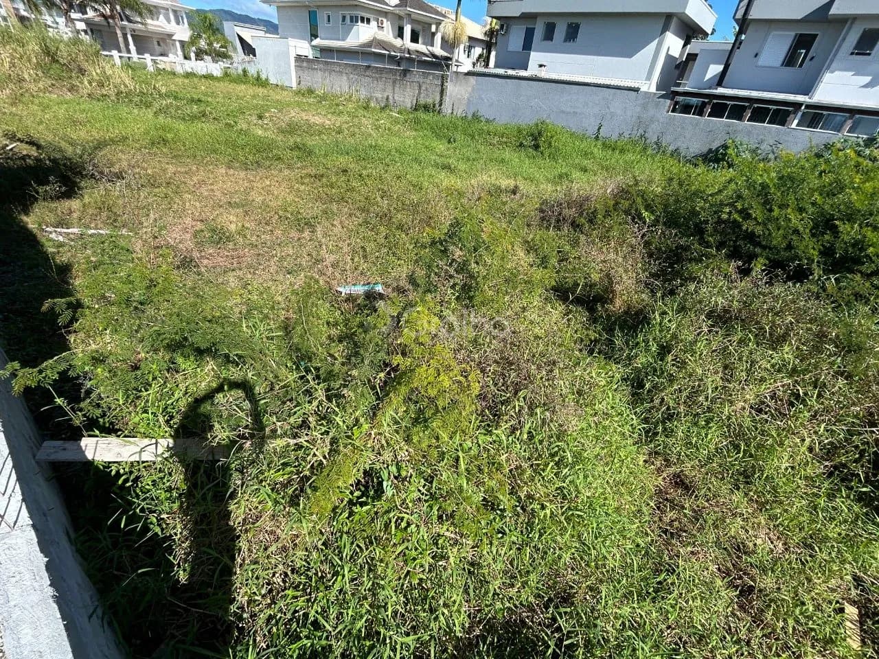 Terreno para venda em Carianos com 720 m²