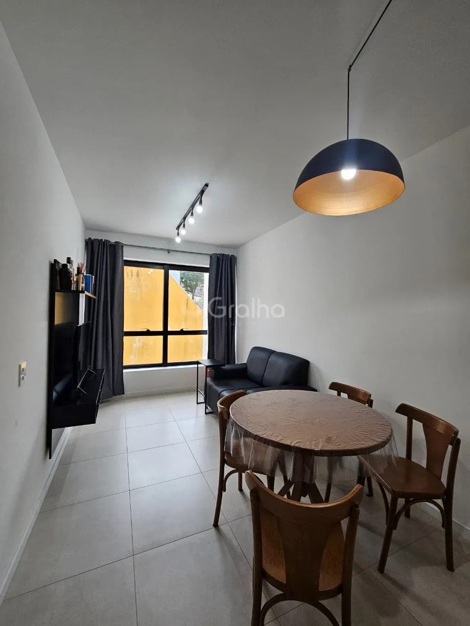 Apartamento para venda com 1 dormitório, em Carvoeira com 43 m² — foto 3