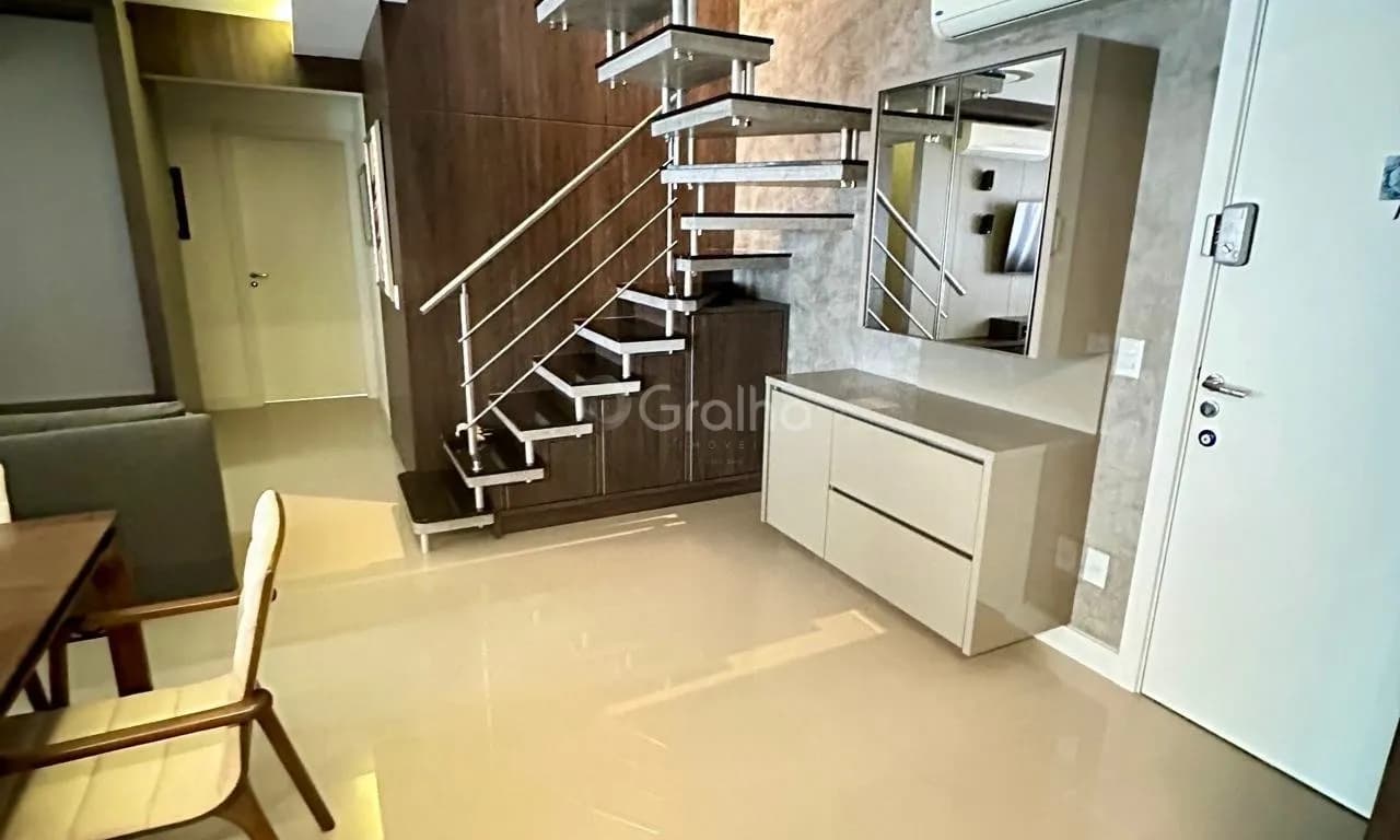 Apartamento duplex para venda com 3 dormitórios em Coqueiros com 124 m² — foto 2