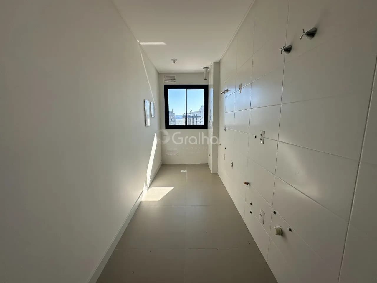 Apartamento para venda com 2 dormitórios em Agronômica com 70 m² — foto 2
