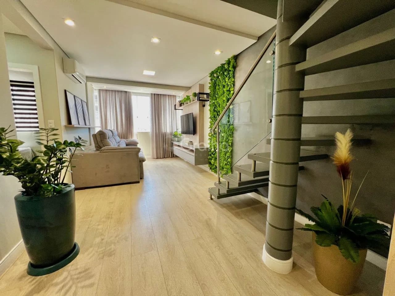Cobertura para venda com 3 dormitórios em Campinas com 198 m²