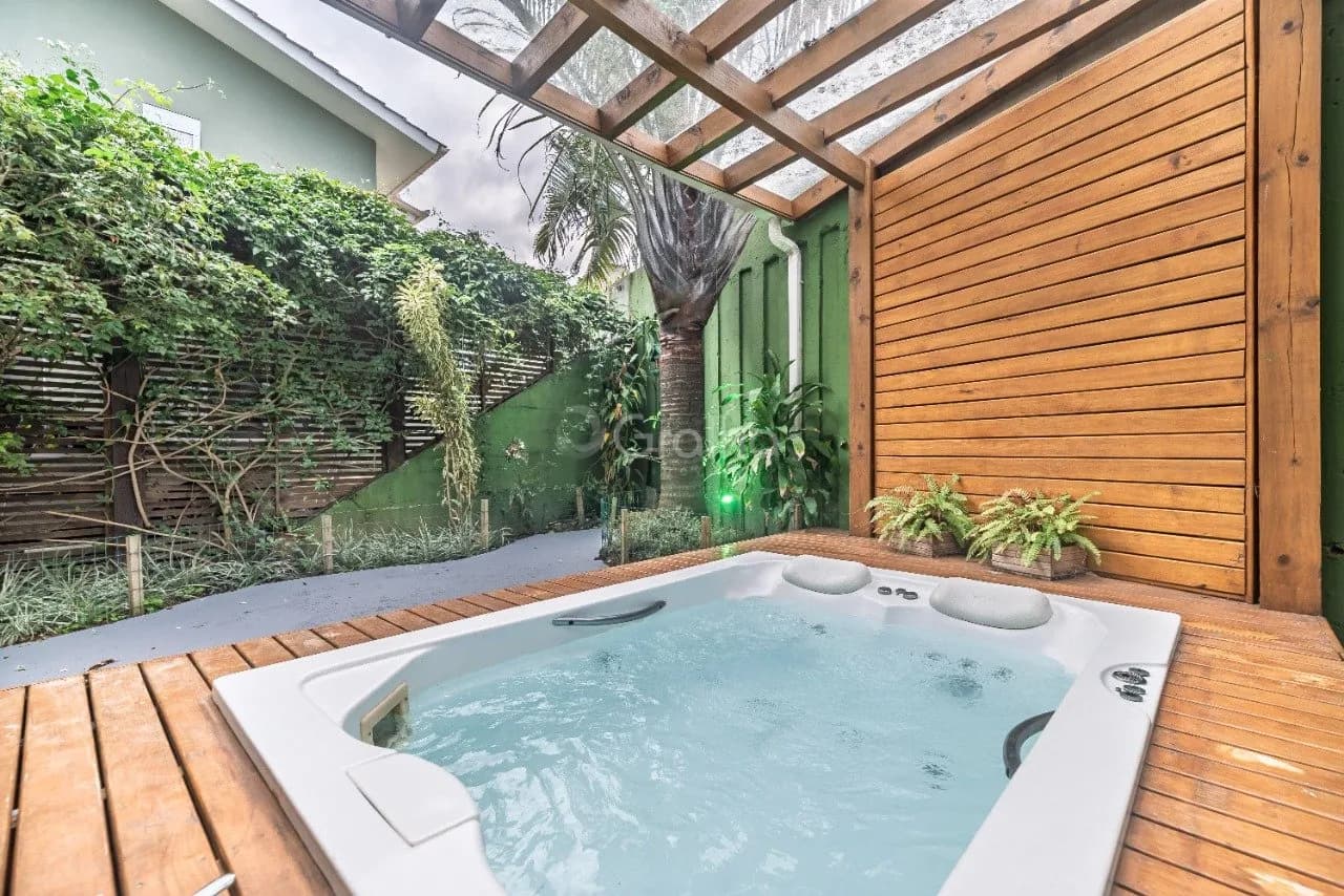 Casa para venda com 3 dormitórios em Barra Da Lagoa com 137 m² — foto principal