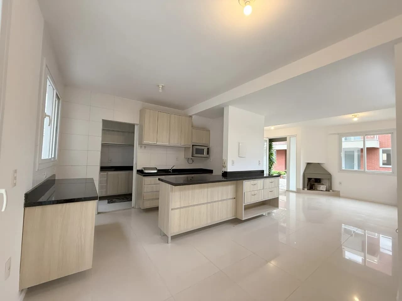 Casa para venda com 3 dormitórios em Campeche com 161 m² — foto principal