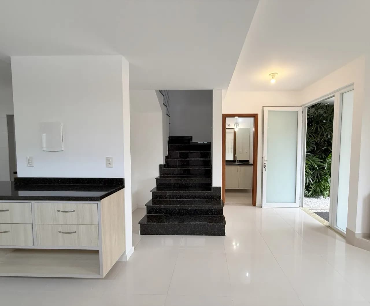 Casa para venda com 3 dormitórios em Campeche com 161 m² — foto 2