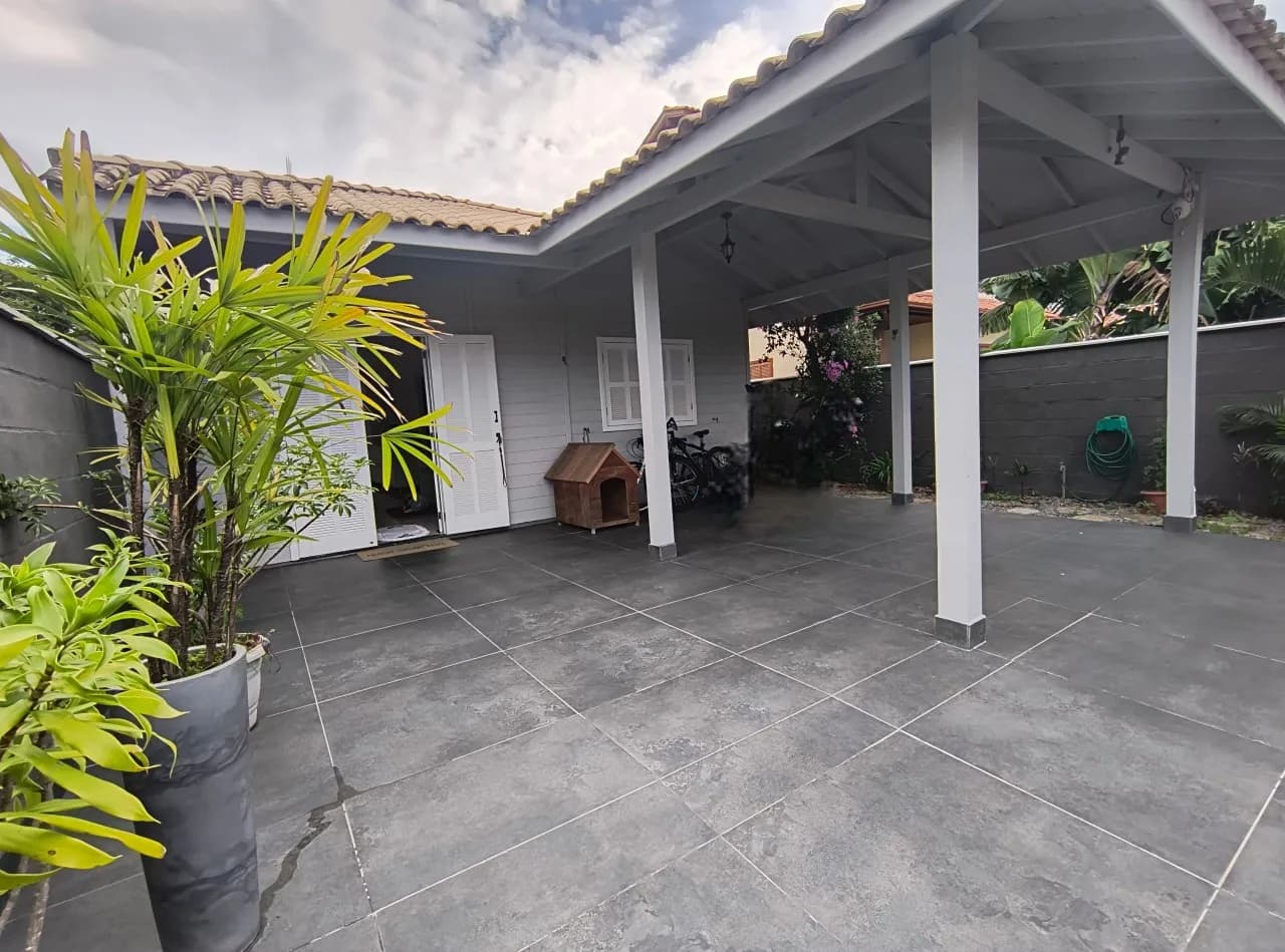 Casa para venda com 2 dormitórios em Campeche com 68 m² — foto principal