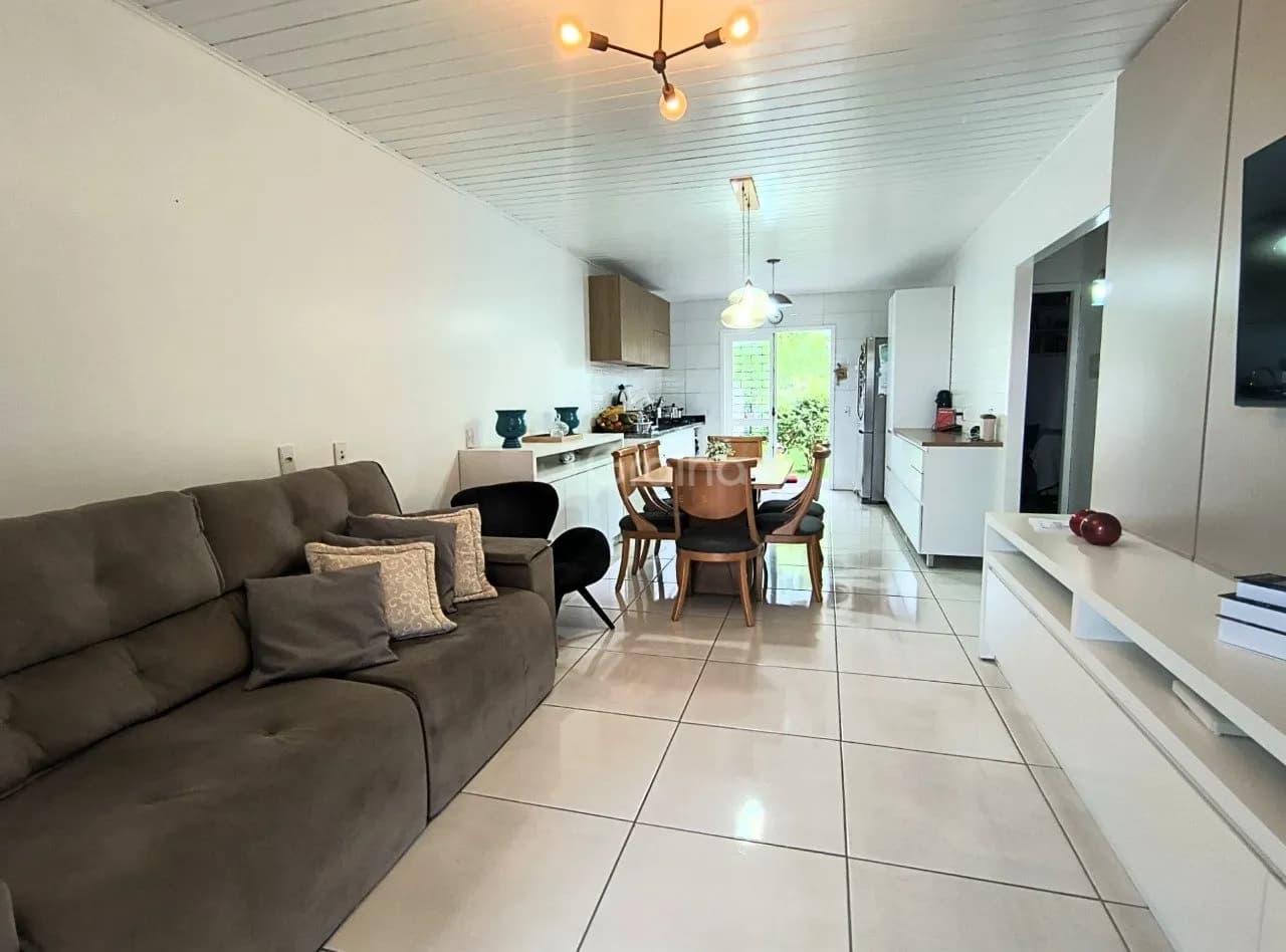Casa para venda com 2 dormitórios em Campeche com 68 m² — foto 2