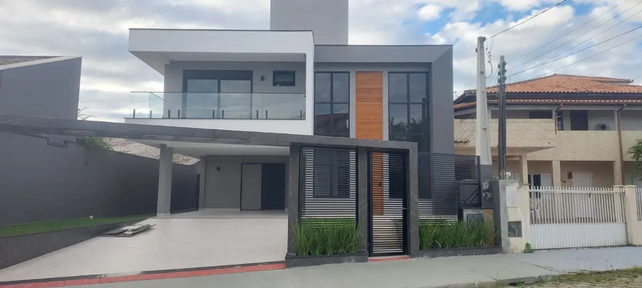 Casa para venda com 3 dormitórios em Carianos com 195 m² — foto principal