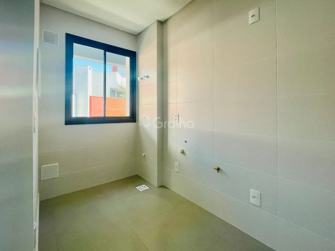 Apartamento para venda com 1 dormitório, em Jurerê com 53 m² — foto 2
