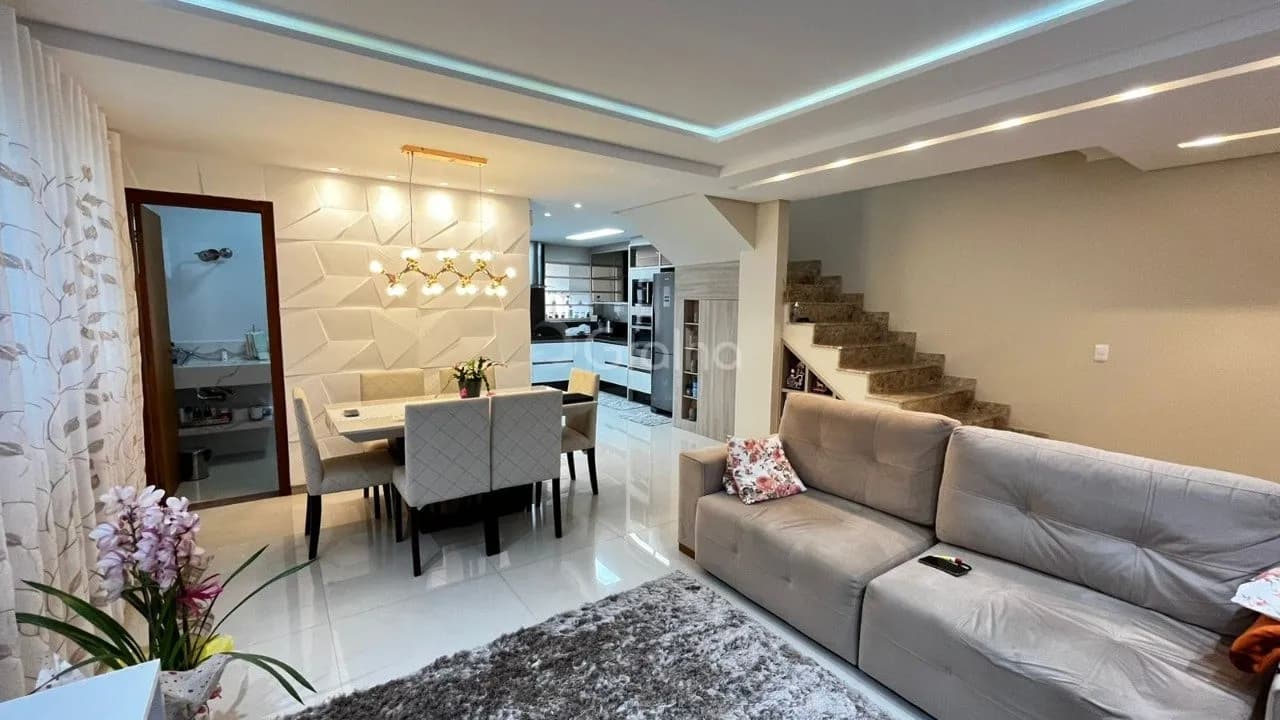 Casa para venda com 3 dormitórios em Ingleses Do Rio Vermelho com 158 m² — foto principal