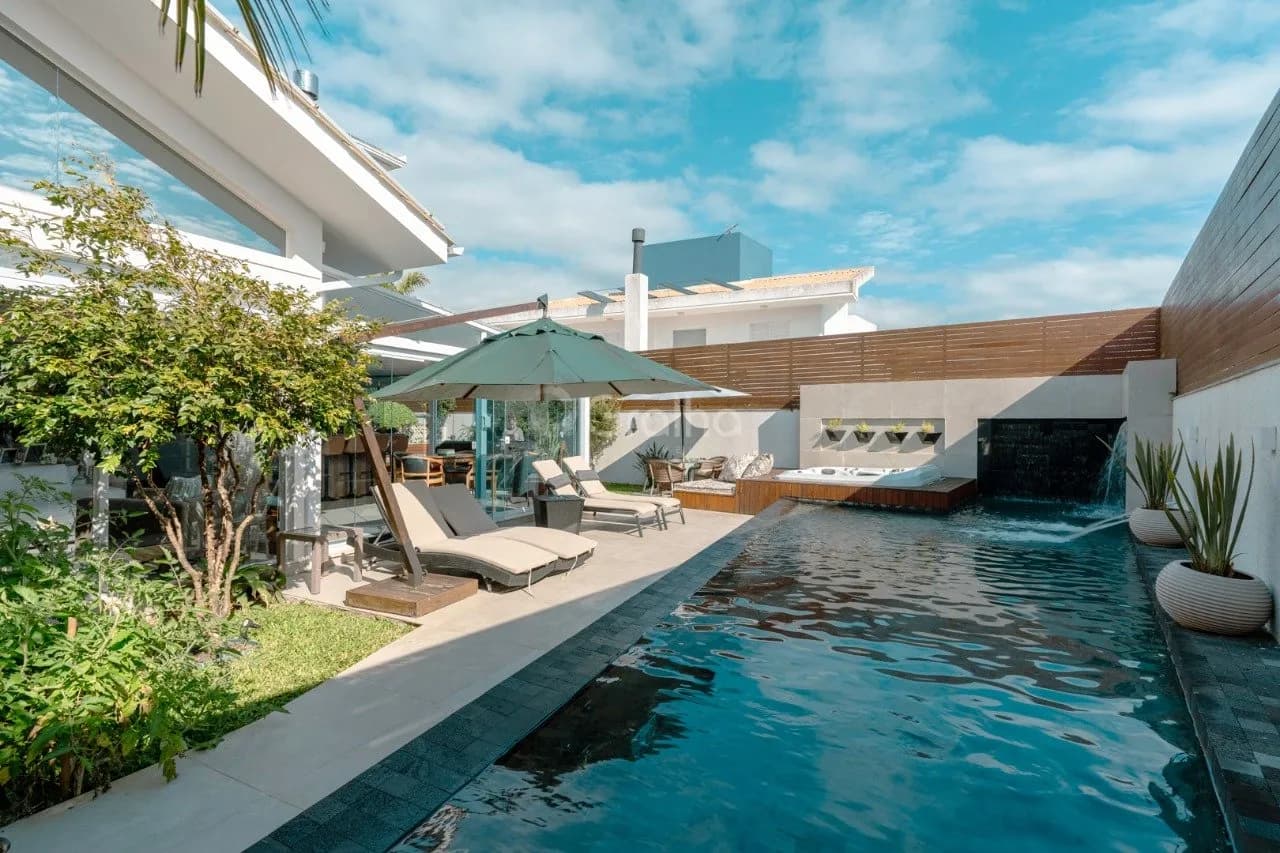 Casa para venda com 5 dormitórios em Jurerê com 475 m² — foto principal