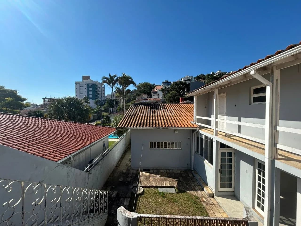 Casa para venda com 6 dormitórios em Pantanal com 482 m² — foto principal
