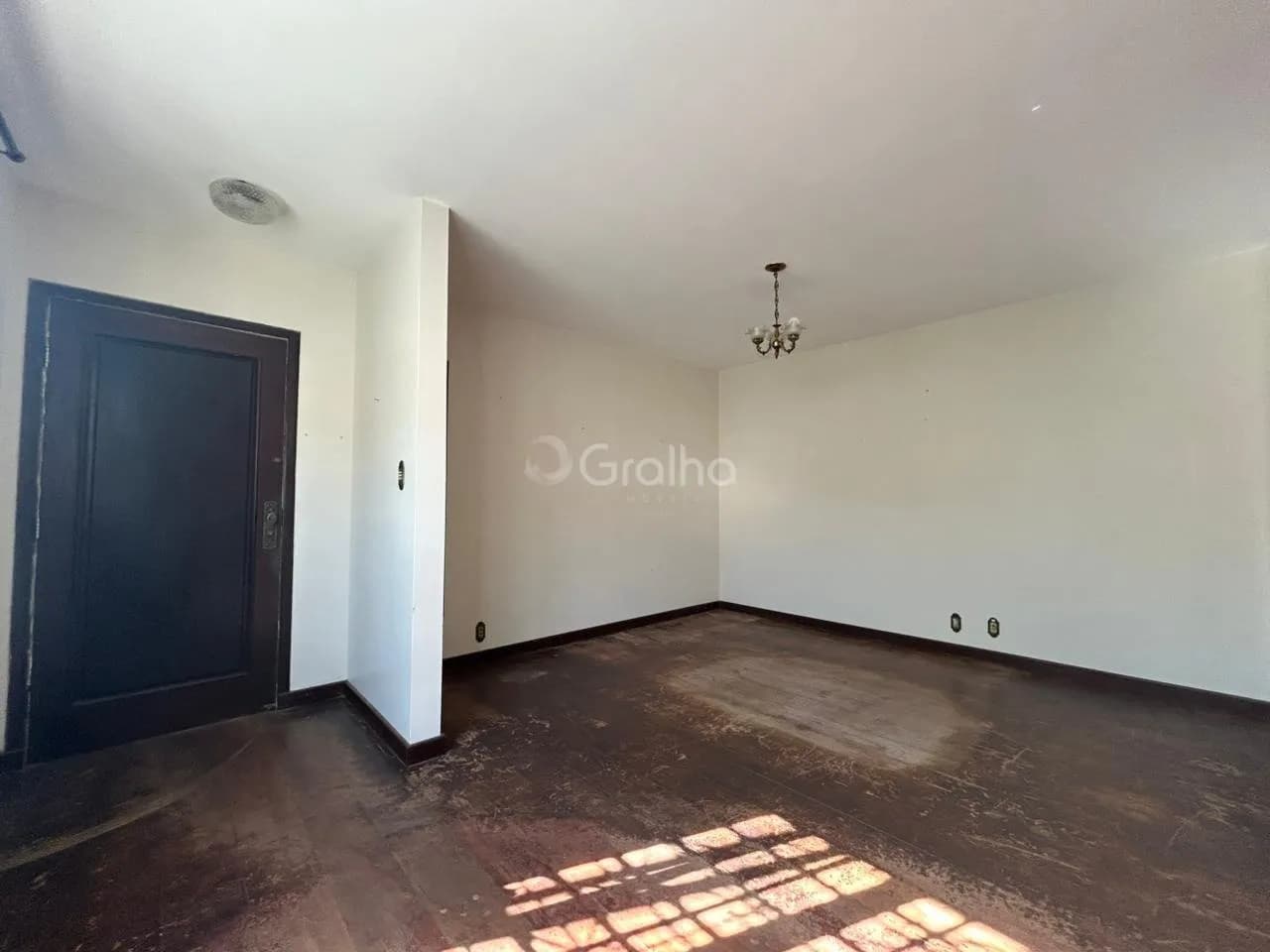 Casa para venda com 6 dormitórios em Pantanal com 482 m² — foto 2