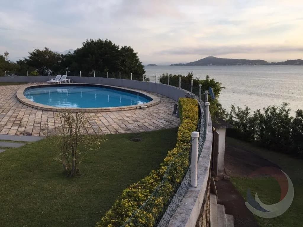 Cobertura para venda com 3 dormitórios em Bom Abrigo com 150 m² — foto principal