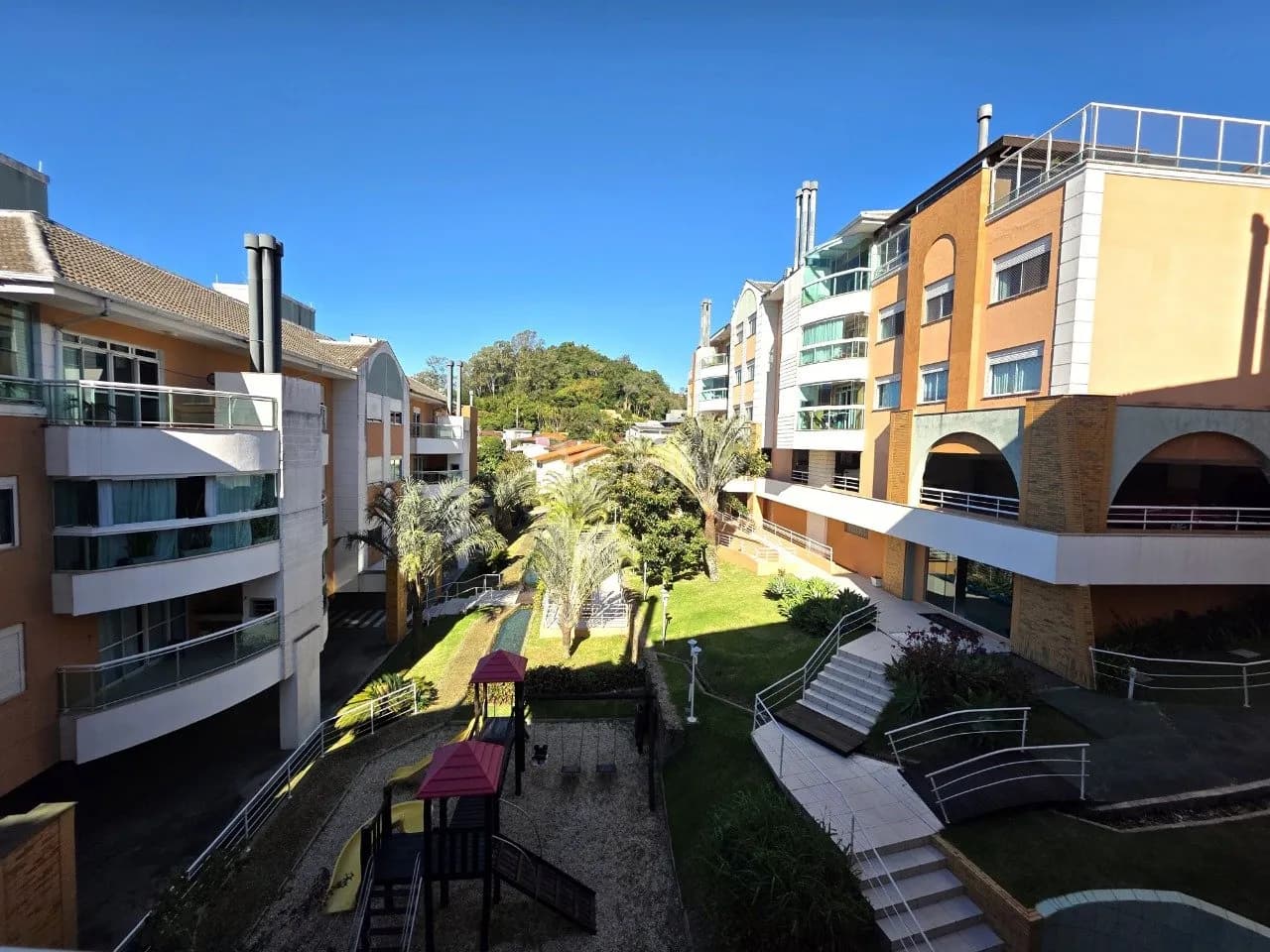 Apartamento para venda com 2 dormitórios em Carvoeira com 89 m² — foto 3