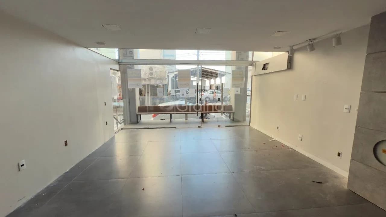 Sala comercial para venda em Centro com 68 m² — foto 2