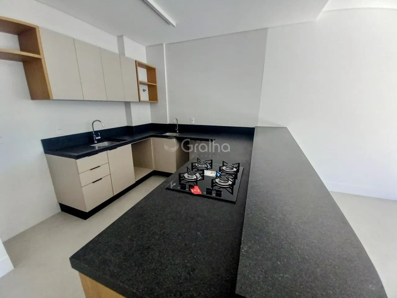 Apartamento para venda com 1 dormitório, em Saco Grande com 47 m² — foto 2