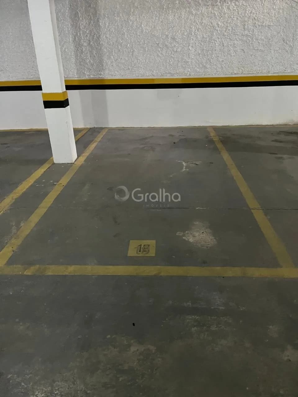 Box garagem para venda em Centro com 12 m² — foto principal