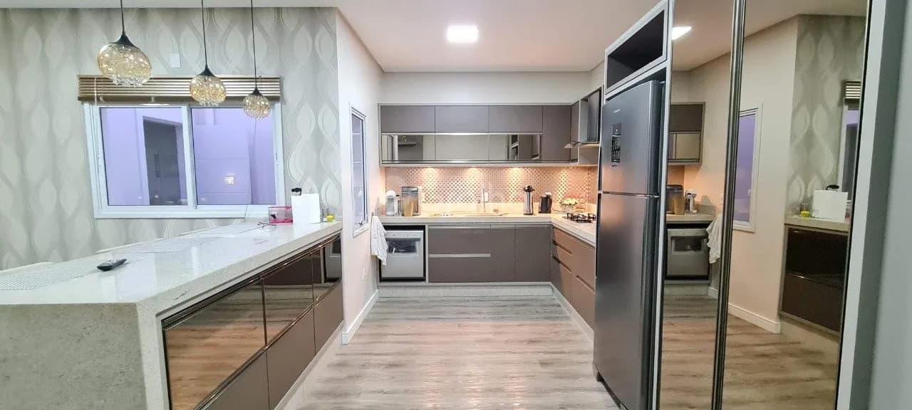 Casa para venda com 3 dormitórios em Carianos com 196 m² — foto principal