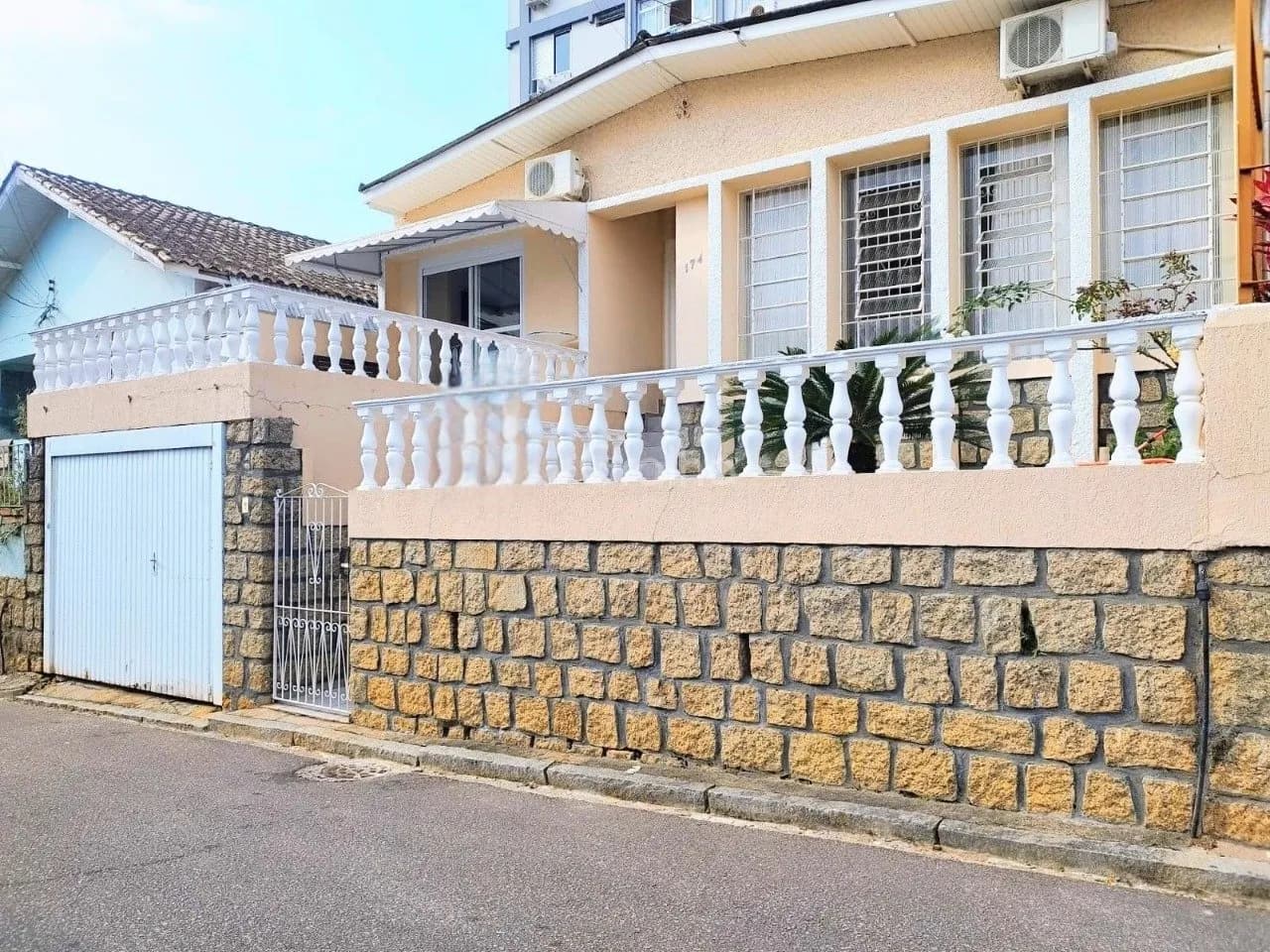 Casa para venda com 3 dormitórios em Centro com 120 m² — foto principal