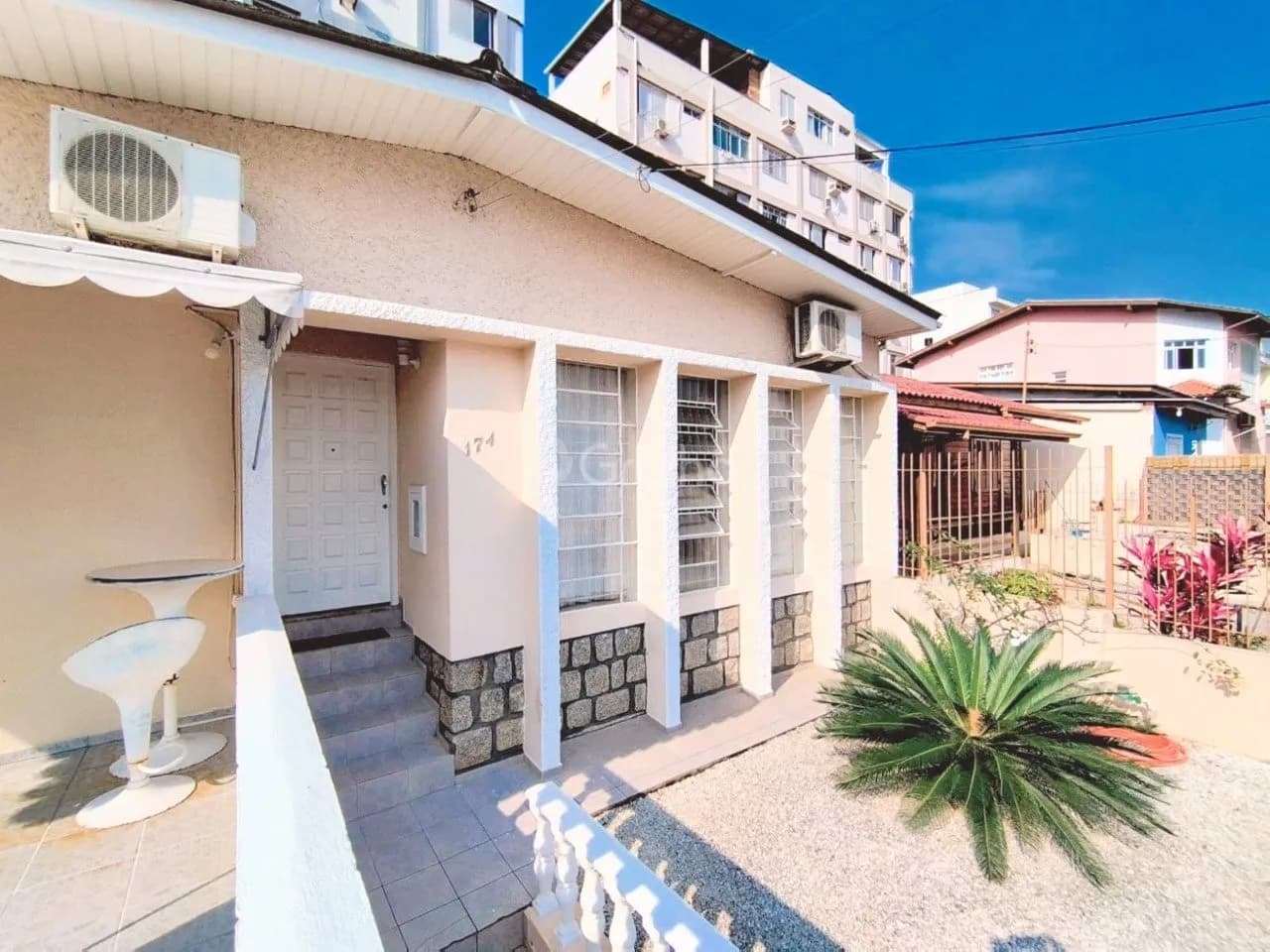 Casa para venda com 3 dormitórios em Centro com 120 m² — foto 2
