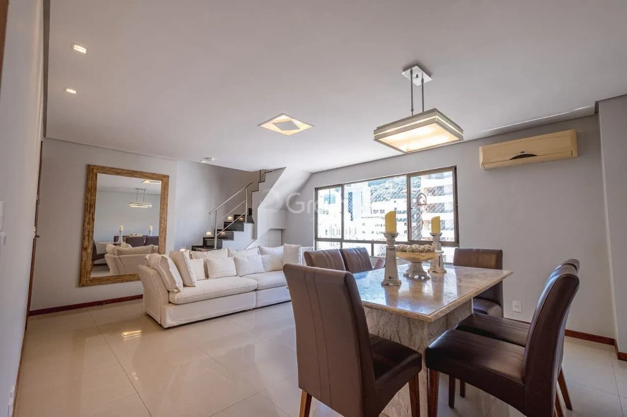 Apartamento para venda com 3 dormitórios em Centro com 221 m² — foto principal