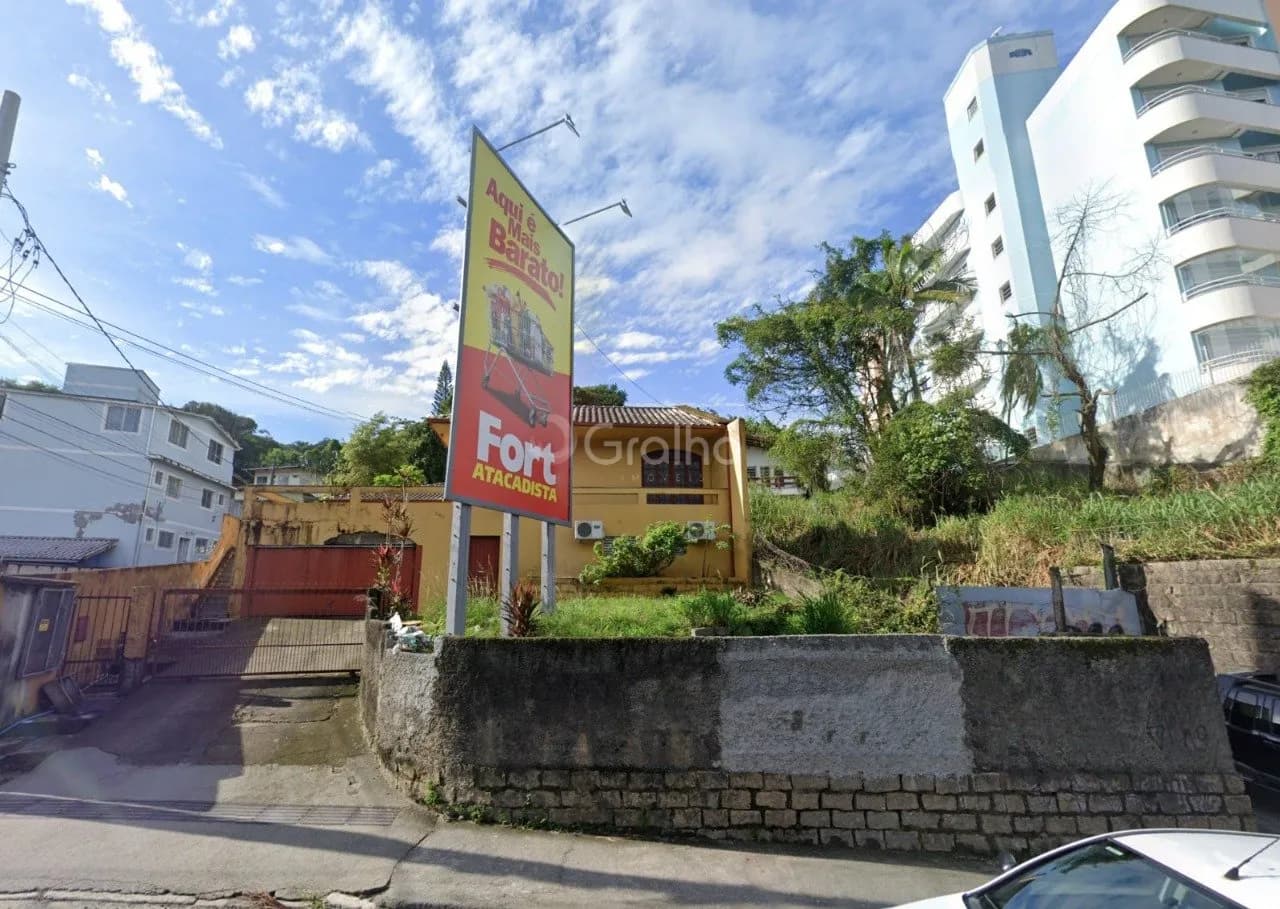 Terreno para venda em Pantanal com 1796 m² — foto principal
