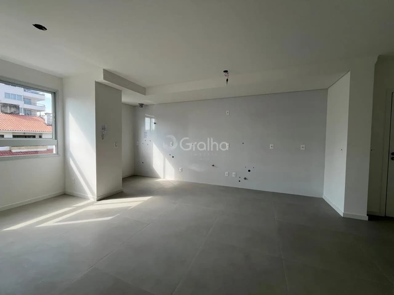 Apartamento para venda com 2 dormitórios em Coqueiros com 64 m² — foto 2