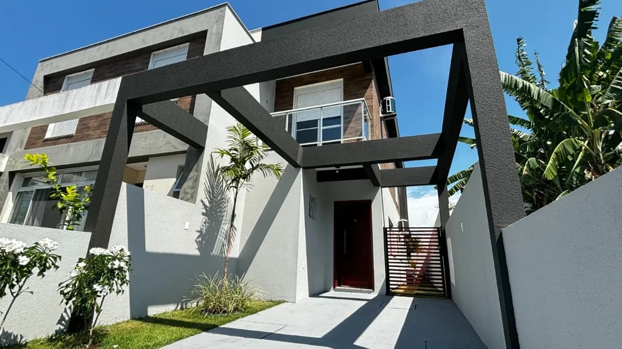 Casa para venda com 3 dormitórios em Campeche com 127 m² — foto principal