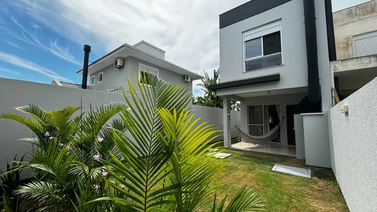 Casa para venda com 3 dormitórios em Campeche com 127 m² — foto 2