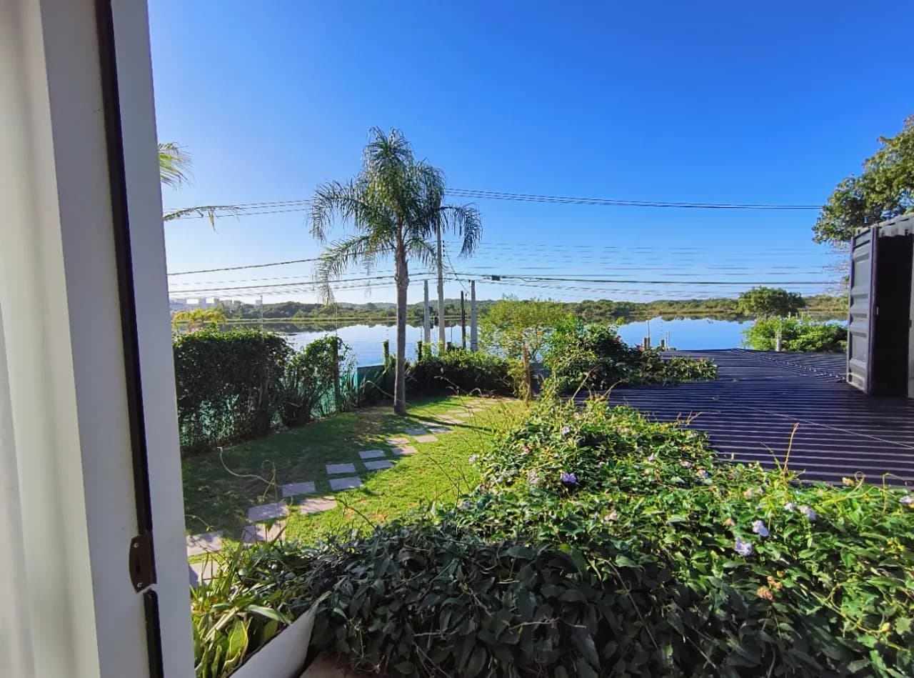 Casa para venda com 3 dormitórios em Rio Tavares com 300 m² — foto principal